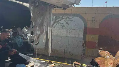 Panik yapmadı, direksiyonu itfaiyeye kırdı: Yanan çöp kamyonunu böyle kurtardı