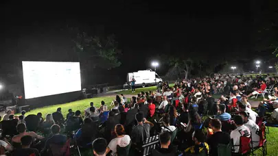 Milli maç coşkusu Antalya’da deniz kıyısına taşınıyor: Dev ekran kuruldu