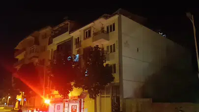 Malatya’da korkutan anlar: Apartman çatısı büyük bir gürültüyle çöktü