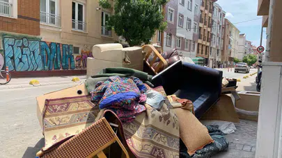 Kaldırımda yürümek imkansız hale geldi: Eskişehir’de çöp konteynerleri işgal altında