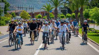 Marmaris’te iki teker üzerinde şölen: 2026 Gençlik Yılı’na pedal çevirdiler