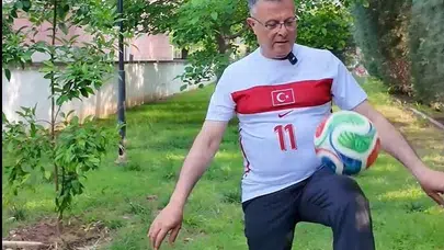 Alaşehir’de milli heyecan: Belediye personeli sahaya indi, Dünya Kupası için top sektirdi