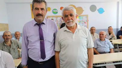 Okul sıralarında başlayan dostluklar yıllara meydan okudu: Öğretmenler ve öğrencileri aynı çatı altında buluştu