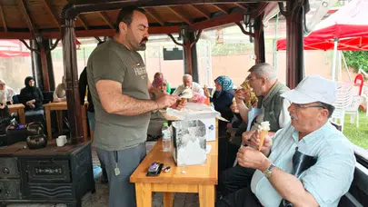 Sıcak yaz günlerinde yüzleri güldüren sürpriz: Huzurevi sakinleri için dondurma günü