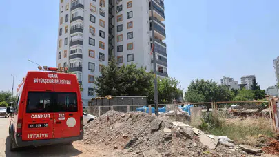 Kozan’da gergin gün: İtfaiye binası uğruna apartman duvarı yerle bir edildi