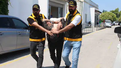 Adana'da dehşet dolu anlar: Ortaokul arkadaşını evinin önünde 7 yerinden bıçakladı