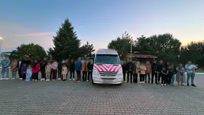 Çanakkale’de kaçak geçişe jandarma engeli: Yol kontrolünde suçüstü yakalandılar