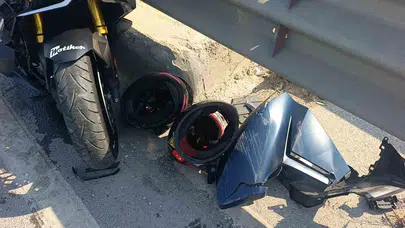 Manavgat'ta trafik kabusu: Kavşak girişinde motosiklet otomobile çarptı