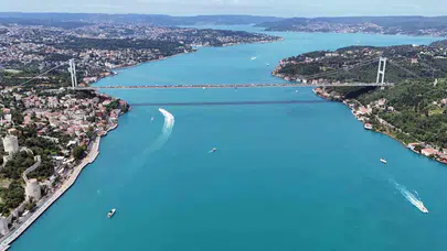 İstanbul Boğazı’nda kartpostallık görüntüler: Turkuaz sular şehri büyüledi