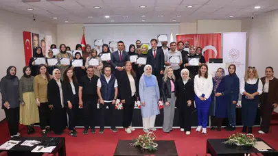 Erzurum’da aile bağlarını güçlendiren proje: Veliler sertifikalarını gururla aldı