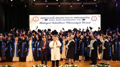 Cübbelerini giydiler, geleceğe umutla yürüdüler: BEUN İlahiyat’ta mezuniyet coşkusu