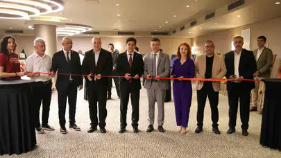 Çöplerden tuvale uzanan yolculuk: Mersinli gençler atıkları başyapıta dönüştürdü