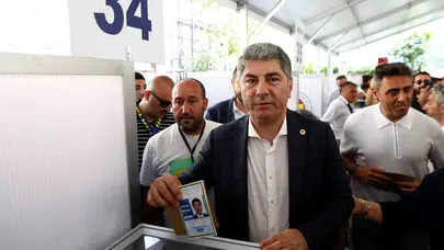 Fenerbahçe'de tarihi gün: Başkan adayı Hakan Safi sandık başında