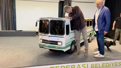 Efsanevi 302 modeline olan tutkusunu sanata dönüştürdü: 8 ayda gerçeğinden ayırt edilemeyen minyatür otobüs yaptı