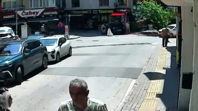 Orhangazi’de korku dolu anlar: Asırlık dev ağaç bir anda yola göçtü