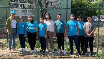 Toprakla tanışan minik eller geleceğin bahçıvanlarını yetiştiriyor: Okul bahçesi doğal laboratuvara dönüştü