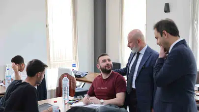 Gençlerin sınav maratonunda en büyük destekçisi: Başkan Çolakbayrakdar kütüphaneleri ziyaret etti