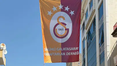 Salihli’de şampiyonluk coşkusu: Sarı-kırmızı renkler kentin dört bir yanını sardı
