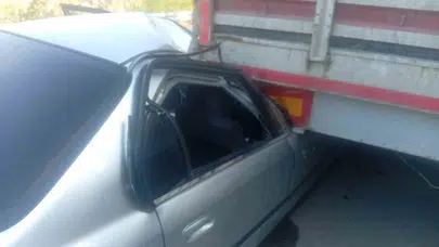 Beypazarı'nda korkunç kaza: Park halindeki tıra çarpan otomobilde can pazarı