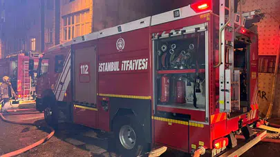 Esenler’de gece yarısı kabus: Depodan yükselen alevler üç binayı sardı