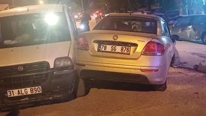 Karabük’te trafik kâbusu: 5 aracın birbirine girdiği kazada ortalık savaş alanına döndü
