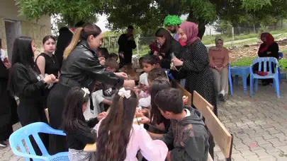 Okul sıralarından mezun olduğu köye vefa borcunu ödedi: Üniversiteli gençler kolları sıvadı
