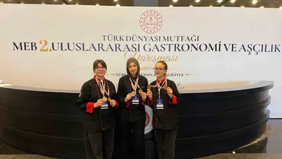 Mutfaktaki şampiyonlar: Gedizli genç şefler dünya arenasında madalyaları topladı