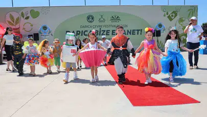 Çöpten podyuma uzanan yaratıcılık: Darıcalı minikler doğa için yürüdü