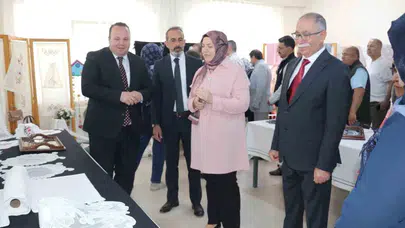 Şuhut'ta hünerli eller görücüye çıktı: Bir yılın emeği sanat şölenine dönüştü