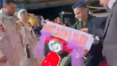 Düğün salonunda herkesin gözü o kırmızıya çevrildi: Amcadan damada unutulmayacak jest