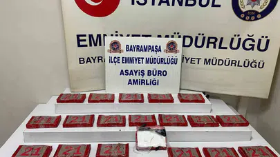 Bayrampaşa'da zehir tacirlerine geçit yok: Otomobilden servet değerinde uyuşturucu çıktı