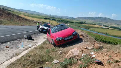 Elazığ yolunda korkutan kaza: Direksiyon hakimiyetini kaybetti, araç hurdaya döndü