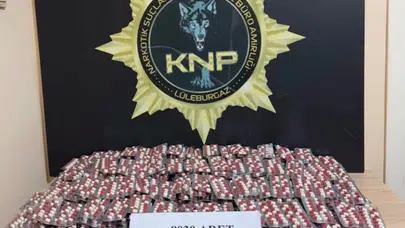 Kırklareli’nde zehir tacirlerine geçit yok: Şüpheli araçtan binlerce hap çıktı