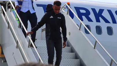 ABD kapısından döndü ama ülkesinde baş tacı edildi: Somali’nin gururu Omar Artan’a görkemli karşılama