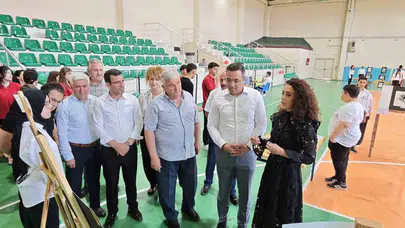 Fırçalarıyla hayallerini tuvale döktüler: Sarıgöl’de genç sanatçıların büyük başarısı