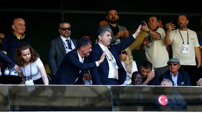 Kadıköy'de dev sürpriz: İtalyan efsane Hakan Safi için sahaya indi