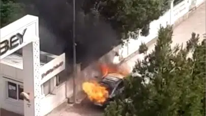 Diyarbakır’da korku dolu anlar: Seyir halindeki otomobil patlamayla küle döndü