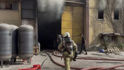 Esenyurt’ta korku dolu anlar: Fabrikadan yükselen dumanlar gökyüzünü kapladı