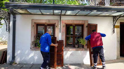 İzmir'in hafızası yenilendi: Tarihi kütüphanede restorasyon dönemi