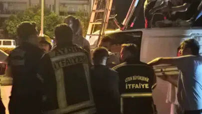 Aydın’da gece yarısı dehşeti: Kavşakta çarpışan minibüs yan yattı