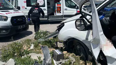 Van yolunda acı bilanço: İki otomobilin karıştığı kazada 4 can kaybı