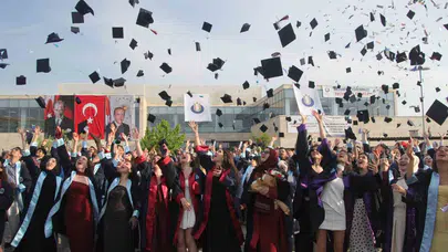 Minik öğrencilerden 3. yaş grubuna: Ordu Üniversitesi’nde kuşakları buluşturan mezuniyet töreni