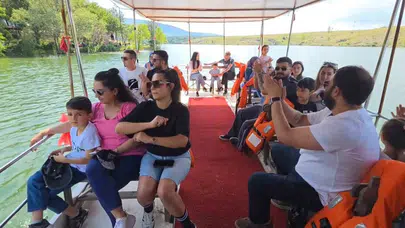Kütahya’nın saklı cennetinde mavi yolculuk başladı: Deniz hasretini barajda gideriyorlar