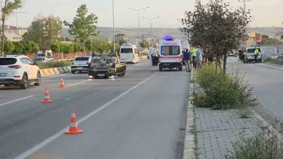 Van’da korkutan kaza: Lüks otomobil takla atıp ters döndü