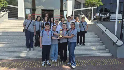 Sarıgöl’ün gururu oldular: Genç beyinler Manisa’da kürsüye çıktı