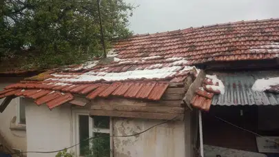 Eskişehir’de gökyüzü boşaldı: Şiddetli yağış bir aileyi evsiz bıraktı
