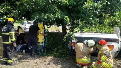 Erzin yolunda korku dolu anlar: Kontrolden çıkan araç hurdaya döndü