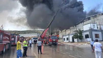 Gaziantep sanayisinde korkutan gece: Tekstil fabrikası alevlere teslim oldu
