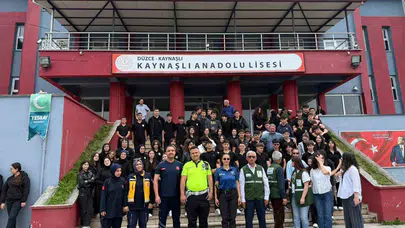 Düzce’de sıra dışı farkındalık: Sigaranın ölümcül yüzünü sahnede gösterdiler