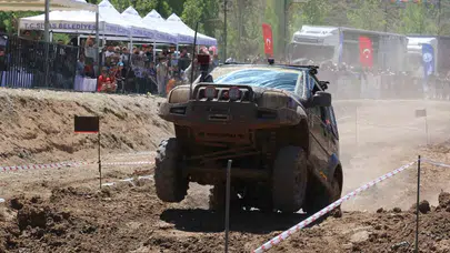 Sivas’ta nefes kesen anlar: Off road yarışında kaza ucuz atlatıldı